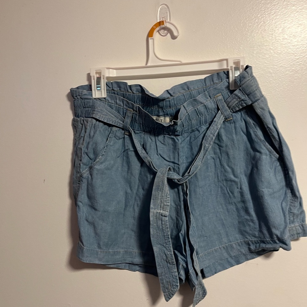 Light shorts